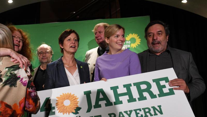 Ludwig Hartmann ( l-r), Claudia Roth, Margarete Bause, Eike Hallitzky, Sigi Hagl, Wolfgang Rzehak, Katharina Schulze und Christian Magerl von den Grünen. Foto: Angelika Warmuth/dpa Ludwig Hartmann ( l-r), Claudia Roth, Margarete Bause, Eike Hallitzky, Sigi Hagl, Wolfgang Rzehak, Katharina Schulze und Christian Magerl von den Grünen. Foto: Angelika Warmuth/dpa