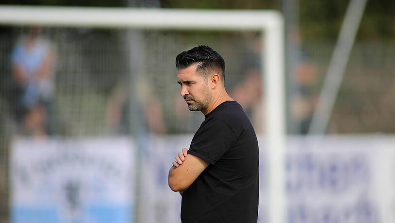 Cheftrainer des TSV 1860: Alper Kayabunar. Cheftrainer des TSV 1860: Alper Kayabunar.
