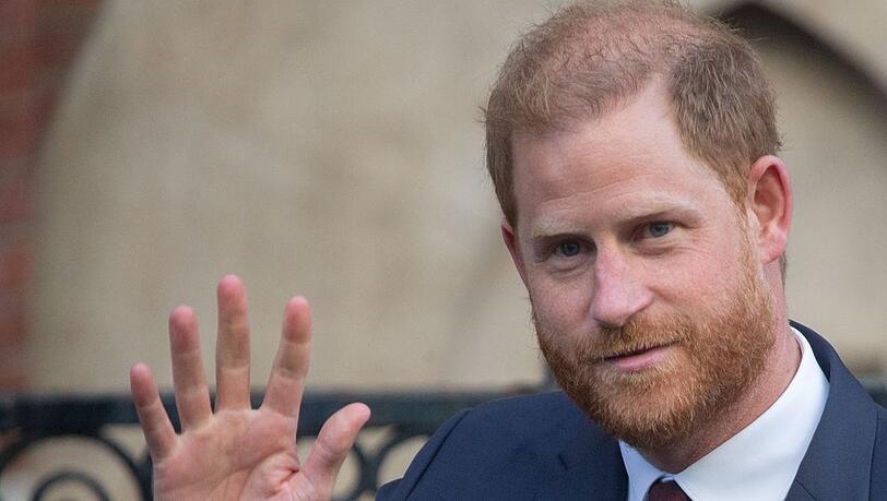 "ZDFroyal: Kommt Prinz Harry zurück?": Nach "Megxit", Enthüllungen und Zerwürfnis sucht Prinz Harry wieder die Annäherung an seine Familie. "ZDFroyal: Kommt Prinz Harry zurück?": Nach "Megxit", Enthüllungen und Zerwürfnis sucht Prinz Harry wieder die Annäherung an seine Familie.