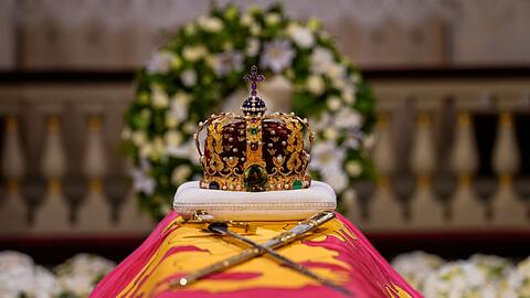Bis kurz vor der Beisetzung stand der Sarg des Monarchen in der Schlosskapelle. (Achivbild)