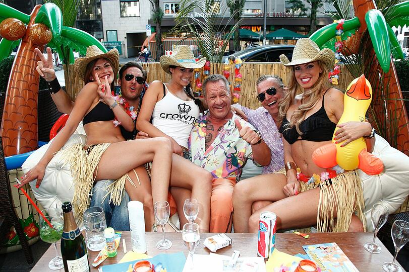 Weitere Bilder von der sexy Bikini-Party bei Hugo Bachmaier.
