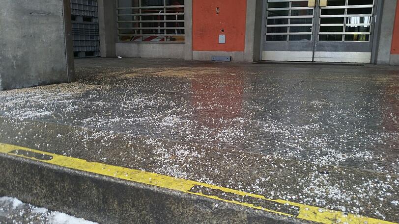 Achtung Glatteis: Der Deutsche Wetterdienst hat am Mittwochmorgen eine amtliche Unwetterwarnung für München und Umgebung herausgegeben.
