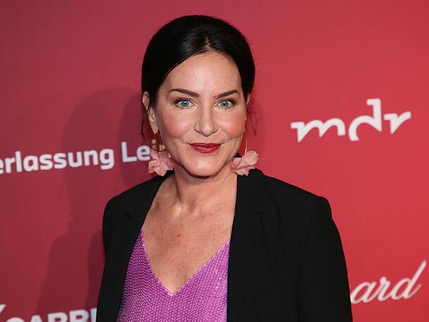 Marisa Burger spielte 25 Jahre lang die Rolle der Sekretärin "Miriam Stockl" bei den "Rosenheim-Cops". Marisa Burger spielte 25 Jahre lang die Rolle der Sekretärin "Miriam Stockl" bei den "Rosenheim-Cops".