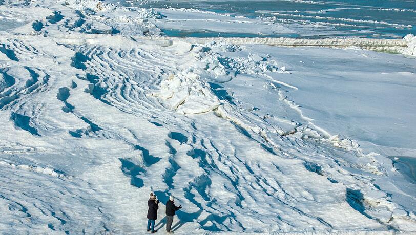 Frost und Schnee verwandelten den Ostseestrand von Usedom in eine Winterlandschaft.