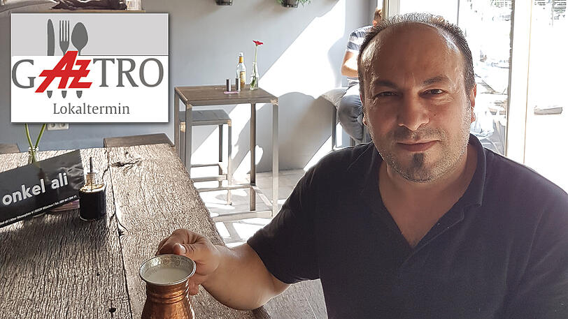 Den Ayran macht Ali Turgut selbst und serviert ihn im Becher.
