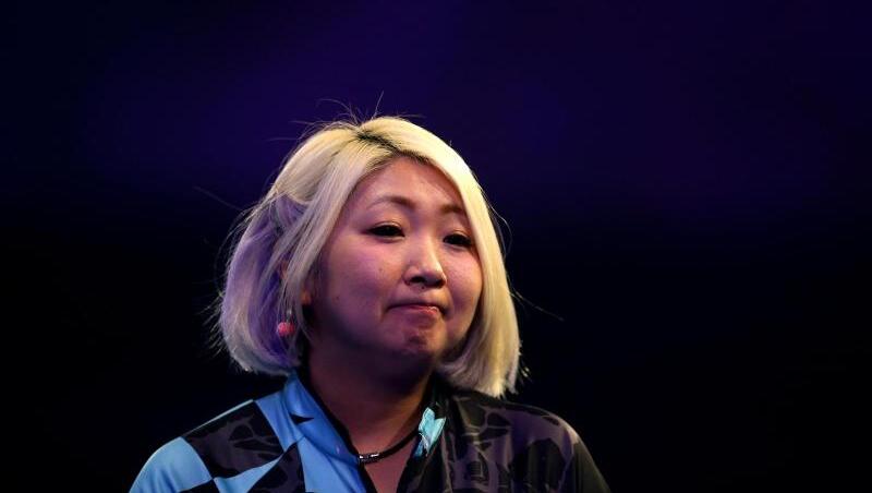 Ausgeschieden bei der Darts-WM: Mikuru Suzuki aus Japan. Ausgeschieden bei der Darts-WM: Mikuru Suzuki aus Japan.