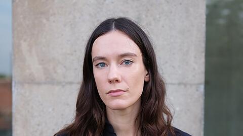 Die Wiener Juristin Irina, die sich als Autorin Toxische Pommes nennt.