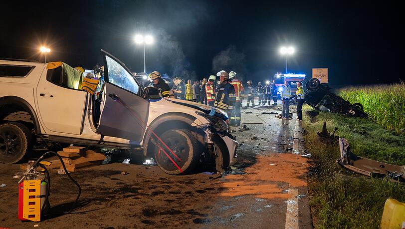 Die Zahl der Unfälle in Bayern ist in den ersten sechs Monaten des Jahres leicht zurückgegangen. Dennoch verlieren immer noch viele Menschen ihr Leben im Straßenverkehr. (Archivbild) Die Zahl der Unfälle in Bayern ist in den ersten sechs Monaten des Jahres leicht zurückgegangen. Dennoch verlieren immer noch viele Menschen ihr Leben im Straßenverkehr. (Archivbild)