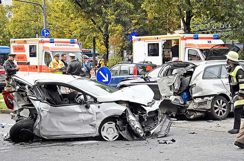 Die Bilder von der Massenkarambolage auf der Nymphenburger Straße.
