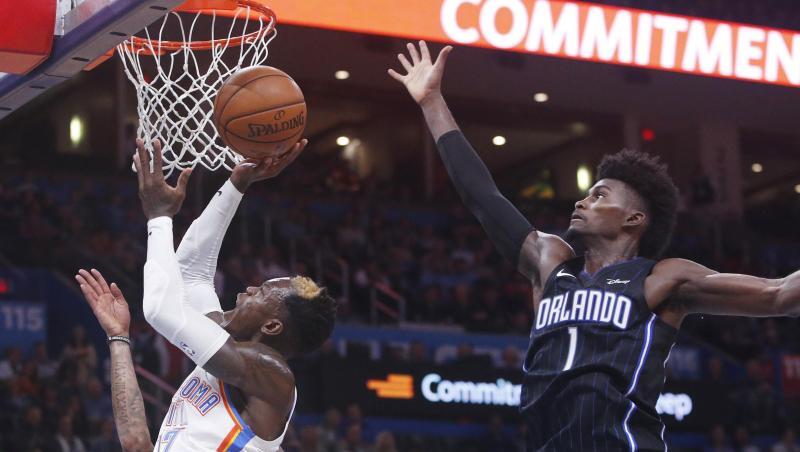 Feierte mit seinen Oklahoma City Thunder einen Sieg: Dennis Schröder (l). Feierte mit seinen Oklahoma City Thunder einen Sieg: Dennis Schröder (l).