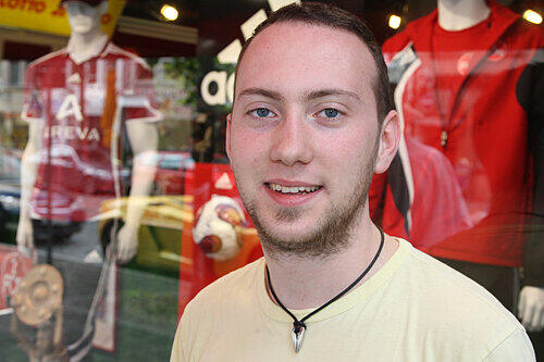 Matthias Giebfried (23) hat bereits eine Vuvuzela zu Hause. Nach den ersten Lautstärketests ist er sich sicher, &bdquo;dass ich keine 120 Dezibel schaffe&ldquo;.