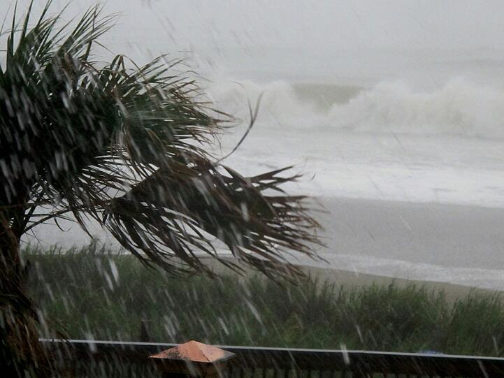 Hamsterkäufe, Evakuierungen und Milliardenschäden: Die Menschen an der Ostküste der USA bereiten sich auf den Hurrikan "Irene" vor