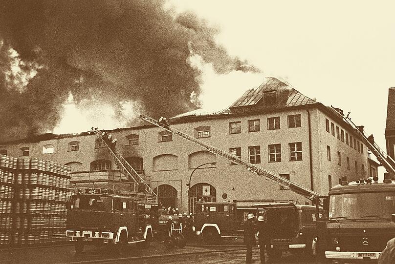 1986: Flammen zerstören den Löwenbräukeller-Festsaal.