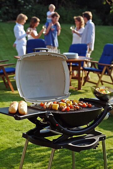 NOVEMBER: Die Hauptsaison für Grillgeräte ist im November längst vorbei und das nächste Outdoor-Barbecue in weiter Ferne. Aber gerade jetzt bieten Shops tolle
Angebote. Darüber hinaus finden der Cyber Monday und der Black Friday statt &ndash; mehrere Tage voller Sonderangebote für Mode! Die Tradition ist aus den USA nach Deutschland geschwappt.