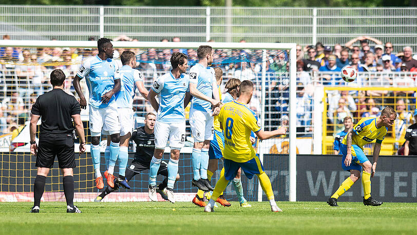 FC Carl Zeiss Jena, 14. Platz: Die Thüringer demütigten die Löwen am letzten Spieltag. Der enorme Endspurt macht Hoffnung auf eine sorgenfreie Saison. AZ-Prognose: Hinteres Mittelfeld!