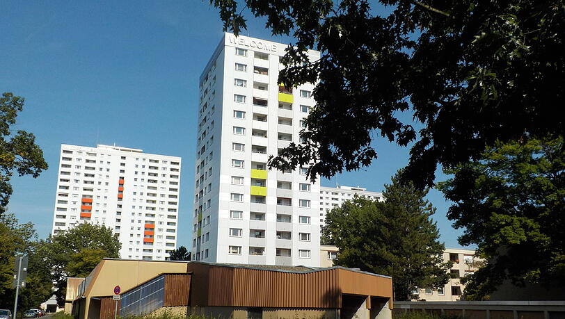 Um diese Hochhäuser der Siedlung Neuselsbrunn in Nürnberg-Langwasser geht es bei dem Gerichtsstreit, der im Oktober in der berühmten Meistersingerhalle ausgetragen wird. Um diese Hochhäuser der Siedlung Neuselsbrunn in Nürnberg-Langwasser geht es bei dem Gerichtsstreit, der im Oktober in der berühmten Meistersingerhalle ausgetragen wird.