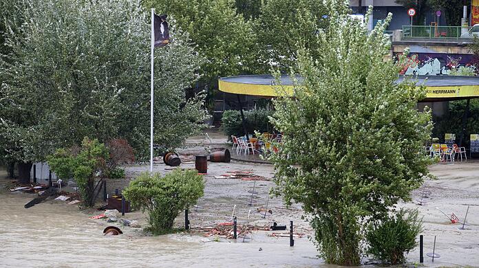 Auch in Wien sind manche Wege &uuml;berflutet.