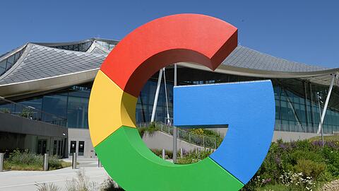 Google weitete die mit KI erstellen Zusammenfassungen über Suchergebnissen unter dem Druck neuer Rivalen aus. (Archivbild)