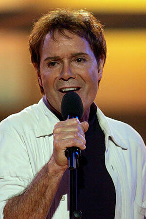 ...auch Schmusesänger Cliff Richard ließ sich die Gesichtsfalten per Botox glätten.