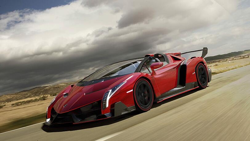 Exklusiver Exot: der Lamborghini Veneno Roadster. Neun Exemplare werden gebaut - jedes kostet mindestens 3,93 Millionen Euro. Exklusiver Exot: der Lamborghini Veneno Roadster. Neun Exemplare werden gebaut - jedes kostet mindestens 3,93 Millionen Euro.