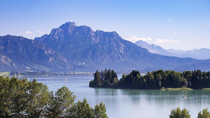 Im Ammergebirge südöstlich der Großen Klammspitze stürzt eine Münchnerin  70 Meter in den Tod. (Symbolfoto)
