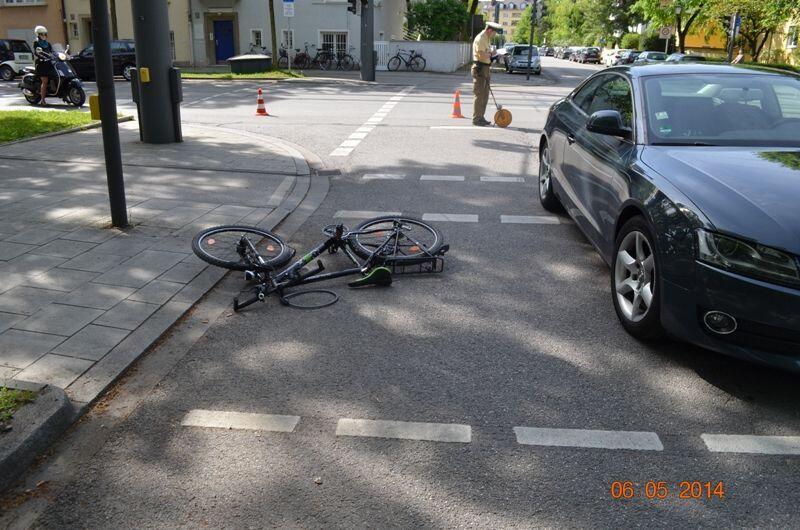 Die Unfallstelle: Der Schüler wurde mit seinem Radl zu Boden geschleudert.