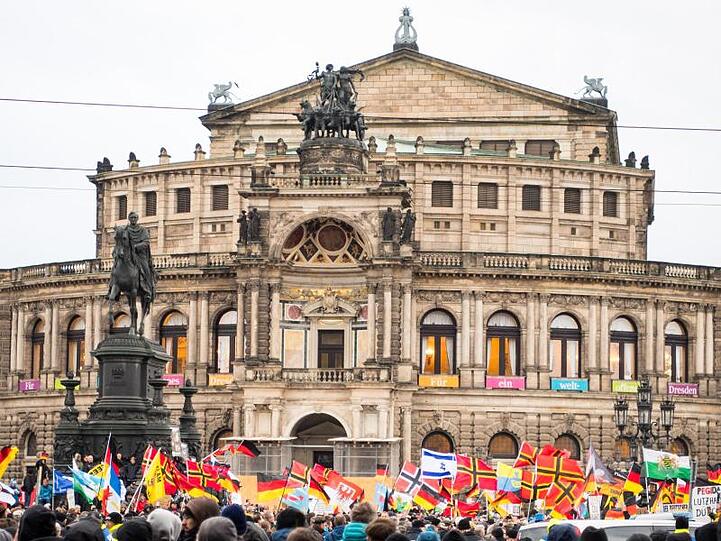 Eine Kundgebung des Pegida-Bündnisses in Dresden.