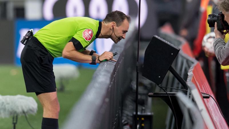 Die Clubs der 2. Bundesliga entscheiden auf einer Sitzung, ob der Videobeweis zur neuen Saison eingeführt werden soll. Die Clubs der 2. Bundesliga entscheiden auf einer Sitzung, ob der Videobeweis zur neuen Saison eingeführt werden soll.