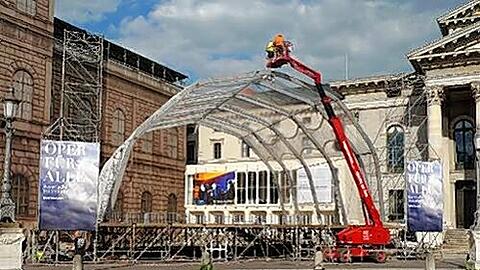 Die Bühne für das Festspielkonzert war am Mittwoch abend schon fast fertig aufgebaut.