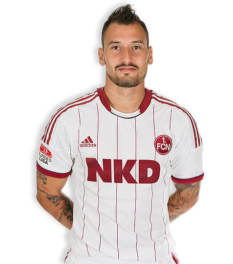 TIMO GEBHART: Note 5. Mit viel Defensivarbeit. Ünglücklich in der 17. Minute, als er kurz den Arm an Piszczek hatte. Der Pole fällt erst drei Meter später, trotzdem Elfmeter. Das 0:1 brachte den Club auf die Verliererstraße. Kann offensiv mehr bringen.