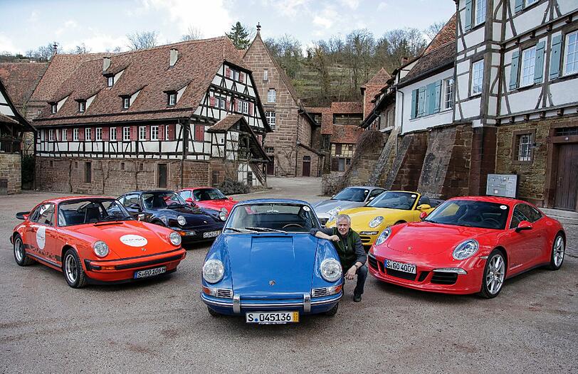 Sieben auf einen Streich: Alle Generationen des Porsche 911 sind im Hof des Klosters Maulbronn versammelt. AZ-Reporter Rudolf Huber geht am Ur-Elfer in die Knie.