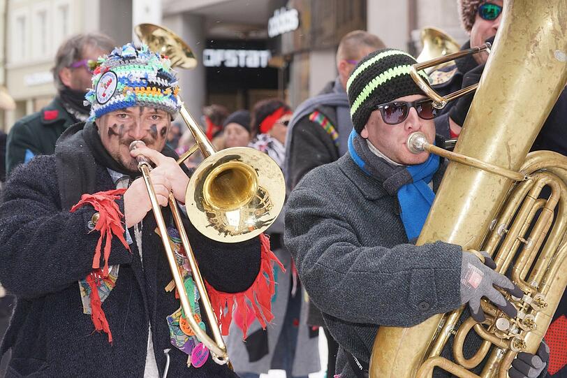 Weitere Bilder vom Faschingsumzug der "Damischen Ritter" in München am 08. Februar 2015.