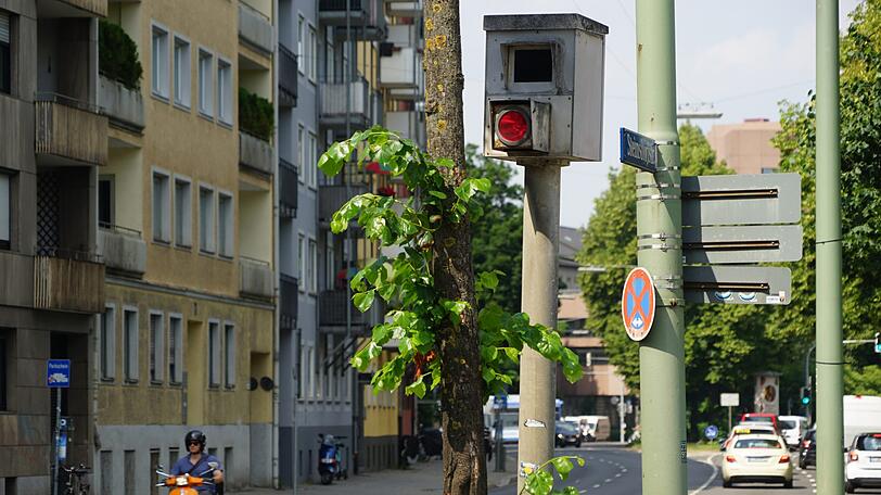 Bei der Lukaskirche blitzt es nicht mehr. Die Anlage ist defekt &ndash; und der Bezirksausschuss empört.