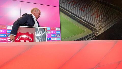 Uli Hoeneß wird sich nach vier Jahrzehnten aus der Führungsspitze des FC Bayern München zurückziehen.