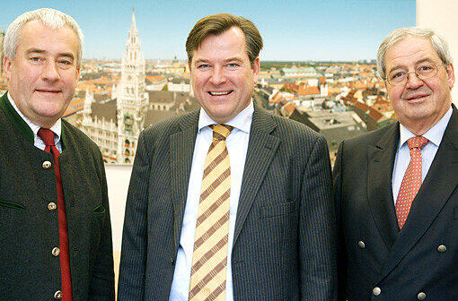 Die Münchner CSU-Spitze mit Ludwig Spaenle, Josef Schmid und Hans Podiuk rechnet mit dem OB und Rot-Grün ab. Die Vorwürfe: Machtvergessenheit, Filz und Fehlplanungen.