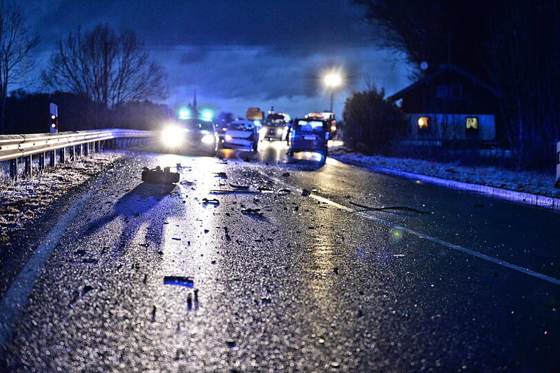 Unfallflucht am Chiemsee: Die Bilder vom Unfallort und von der Suchaktion.