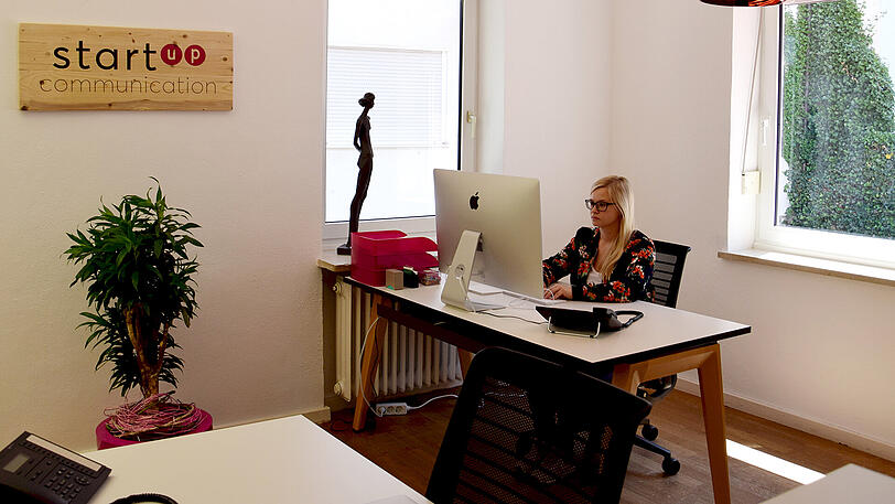 Gründerin Carina Wilhelm in ihrem Büro in einem Schwabinger Hinterhof.