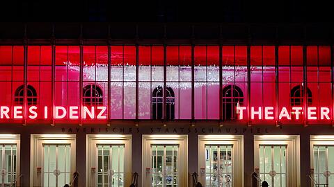 Das Residenztheater am Max-Joseph-Platz ist das Haupthaus des Bayerischen Staatschauspiels, das auch noch im Cuvilliéstheater und im Marstall spielt.