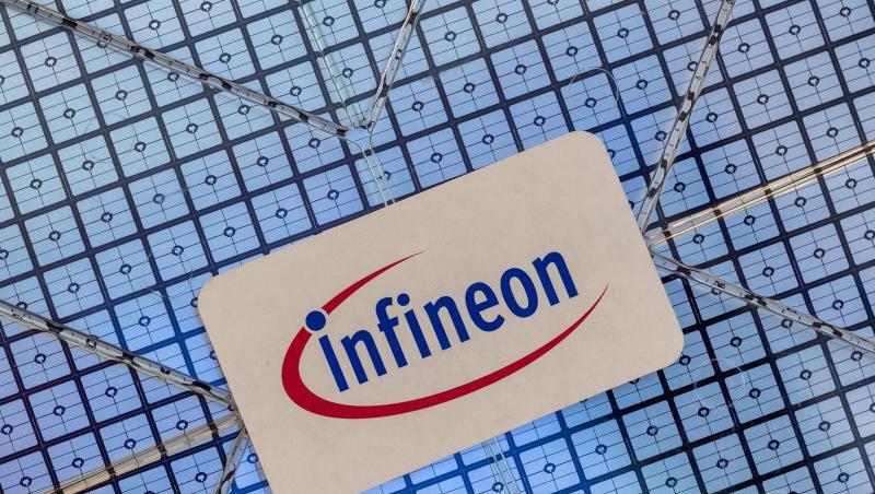 Das Infineon-Logo klebt auf einem Wafer im Showroom des Unternehmens. Foto: Peter Kneffel/dpa/Symbolbild Das Infineon-Logo klebt auf einem Wafer im Showroom des Unternehmens. Foto: Peter Kneffel/dpa/Symbolbild