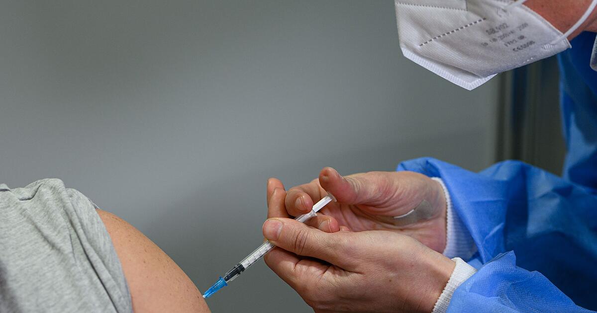 Wann-Hersteller-f-r-etwaige-Corona-Impfsch-den-haften-m-ssen