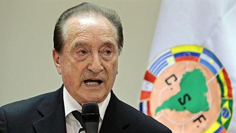 Eugenio Figueredo wurde nach seiner Ankunft in Uruguay zu einer Anhörung vor Gericht gebracht.