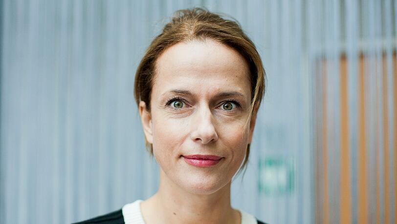 Claudia Michelsen spielt im ZDF-Dreiteiler "Ku'damm 56" eine Tanzlehrerin und strenge Mutter in den 50ern. Claudia Michelsen spielt im ZDF-Dreiteiler "Ku'damm 56" eine Tanzlehrerin und strenge Mutter in den 50ern.