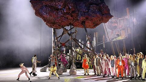 Die Bühne der britischen Bildhauerin Phyllida Barlow für die Neuinszenierung Mozarts "Idomeneo" im Prinzregententheater.