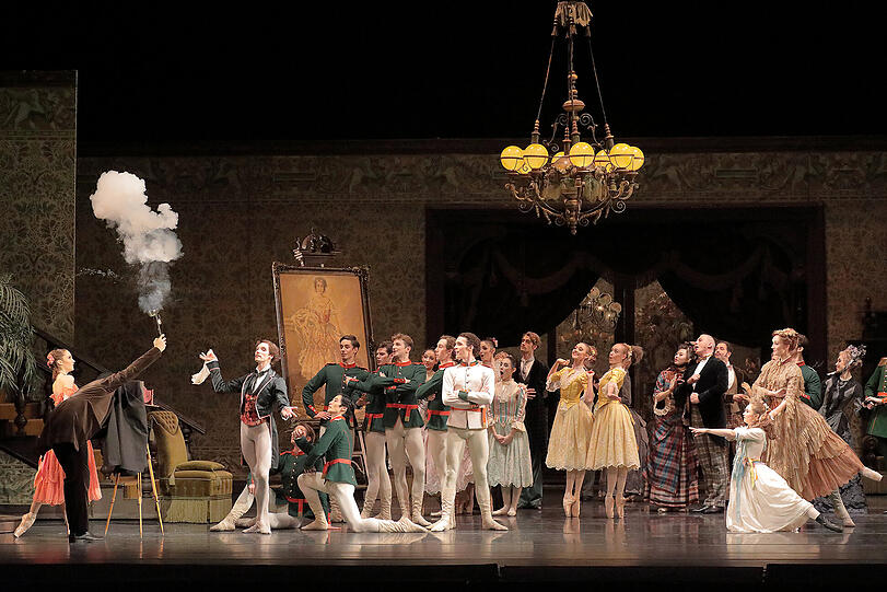Das Ensemble des Staatsballetts im "Nußknacker".