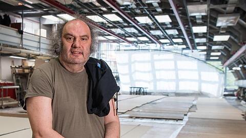 Matthias Lilienthal, Intendant der Münchner Kammerspiele, steht im Malsaal seines Hauses. Foto: Peter Kneffel/Archivbild