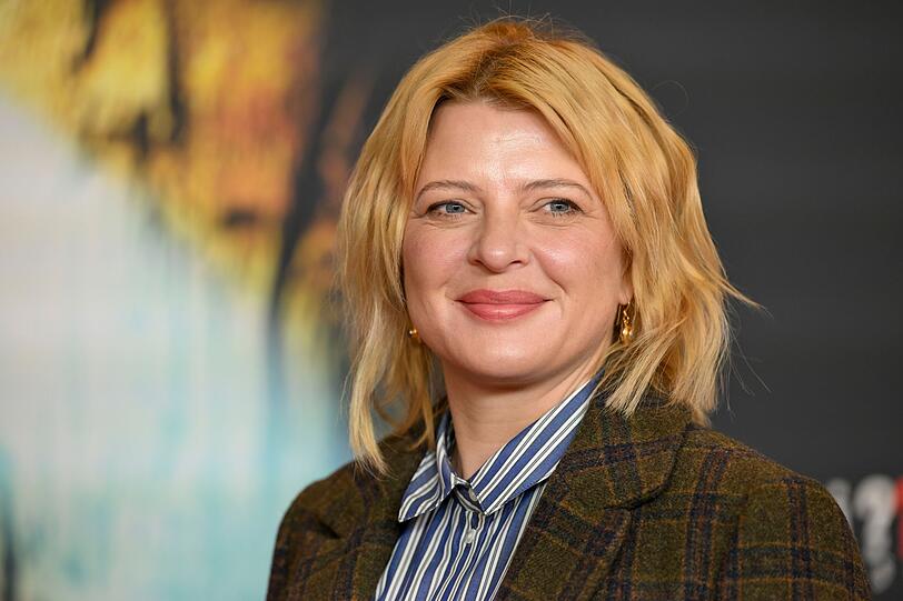 J&ouml;rdis Triebel ist seit vielen Jahren eine feste Gr&ouml;&szlig;e in der deutschen Film- und Fernsehlandschaft. Demn&auml;chst plant sie auch eine Ausstellung als Malerin.
