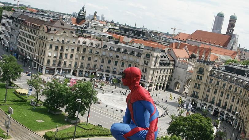Zum Filmstart des neuen Marvel-Klassikers hat sich das Mathäser-Kino eine spektakuläre Aktion einfallen lassen ... Zum Filmstart des neuen Marvel-Klassikers hat sich das Mathäser-Kino eine spektakuläre Aktion einfallen lassen ...