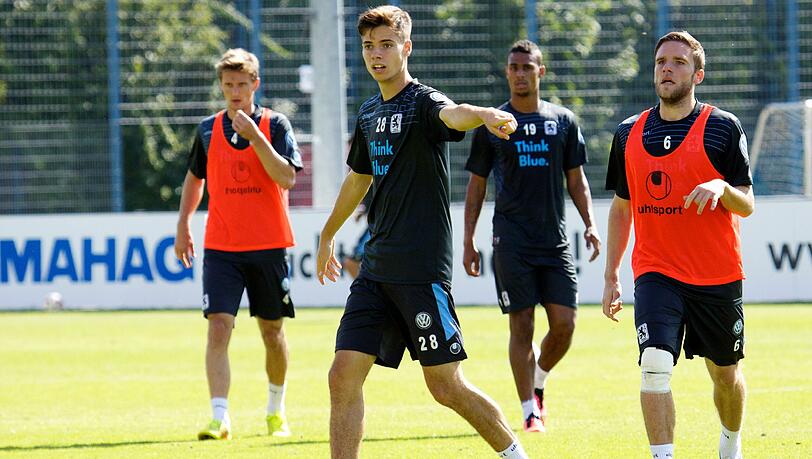 Julian Weigl stand im Abschlusstraining am Freitag im A-Team. Julian Weigl stand im Abschlusstraining am Freitag im A-Team.