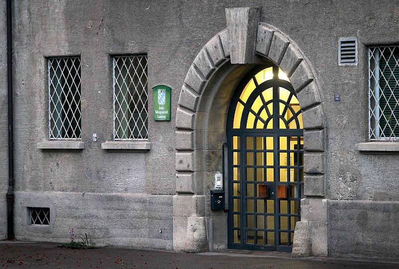20. September 2014: Nach 111 Tagen in Haft erhält Hoeneß zum ersten Mal für einige Stunden Ausgang.