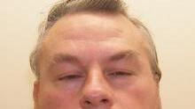 Mit diesen Fotos fahndet die Polizei nach Fridolin Schmidt. Mit diesen Fotos fahndet die Polizei nach Fridolin Schmidt.